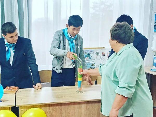 «Дети XXI века: наши права и возможности»Дискуссионные площадки «Я и мои права», «Я и мой мир»,«Я и школа», «Мнение взрослых» тақырыптарында ашық сыны